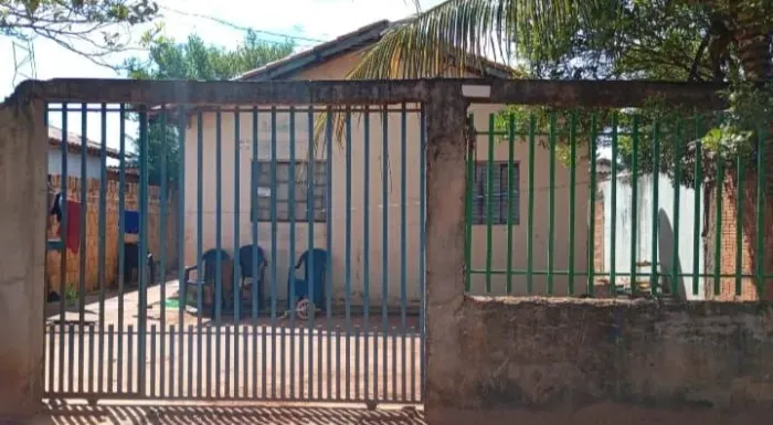 Alugo casa