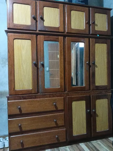 Vendo uma Guarda Roupa de 4 Portas de Angelim