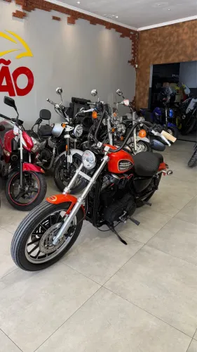 HARLEY DAVIDSON IRON 883