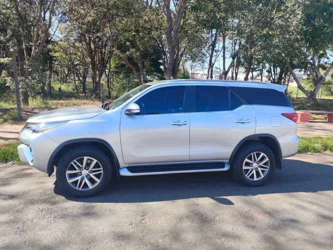 Toyota Hilux SW4 SRX 4X4 2.8 TDI 16V Dies. Aut. 2016
