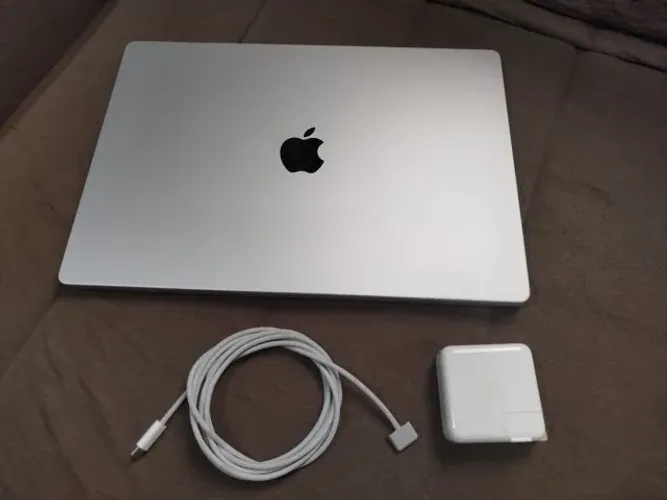 Macbook Pro 16" processador M3 Pro - 18GB de ram - SSD 512GB - Garantia até Março de 2027