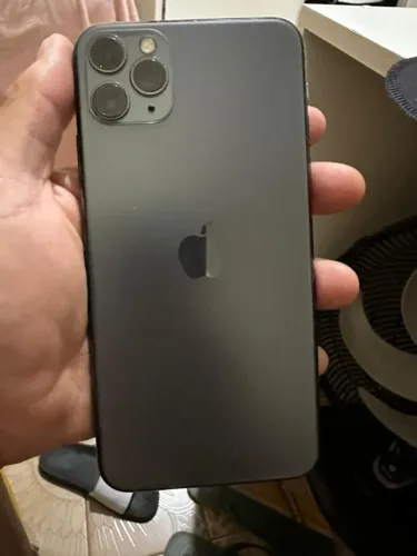 iPhone 11 pro Max 256 gigas R$900,00