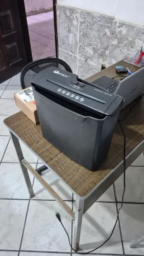 Triturador de Papel App Tech para 6 folhas com cesto 9 litros