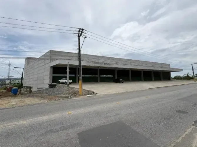 Galpão para Locação em Camboriú - 5.200 m², Excelente Localização