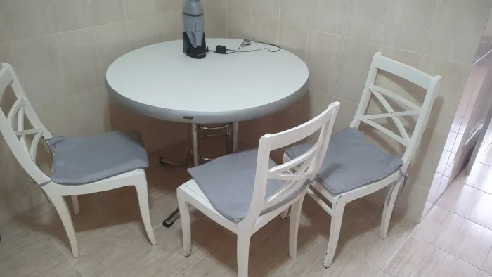 Mesa com 4 cadeiras R$600,00