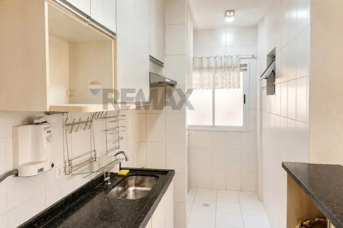 Apartamento para locação - Térreo com 3 quartos, suíte, em Condomínio Club no Tingui.