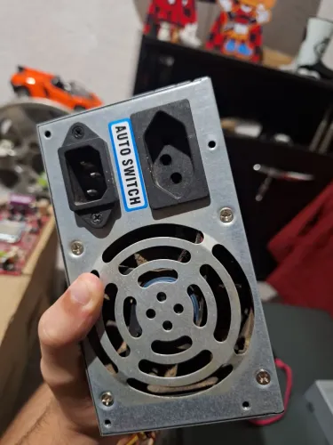 Lote de Peças para PC Antigo - Placa-Mãe + Pentium 4 + 2GB RAM