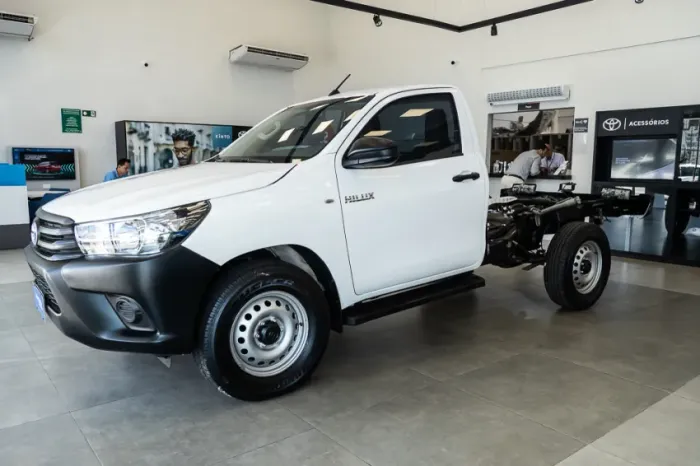 Toyota Hilux CS 4X4 2.8 TDI Diesel Aut. 2025