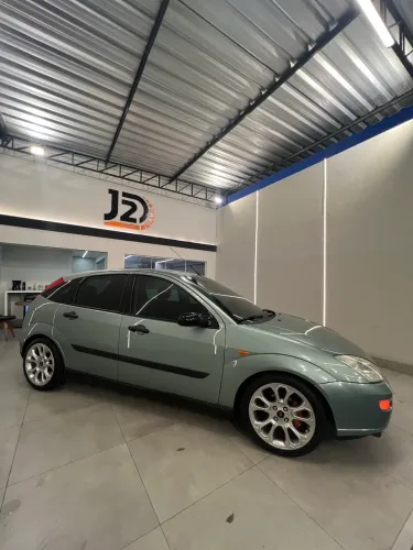 Ford Focus 1.8 16V 5P 2002