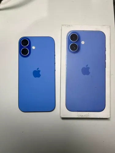 iPhone 16 azul