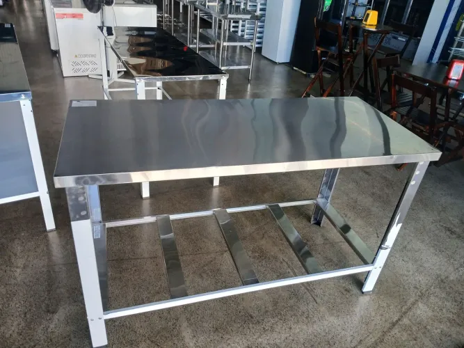 Mesa Inox Para Cozinha Industrial 1,50x0,65<br>Mesa Inox Para Cozinha Industrial 1,50x0,6