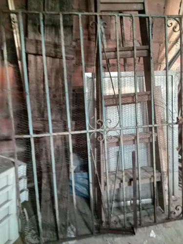 Desapego de portão de ferro