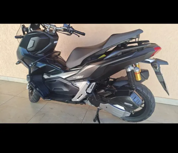 Moto muito nova, sem detalhes