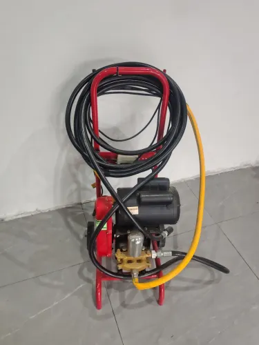 Máquina de lavar de alta pressão indicada para lava jato motor de 2CV com voltagem 220V