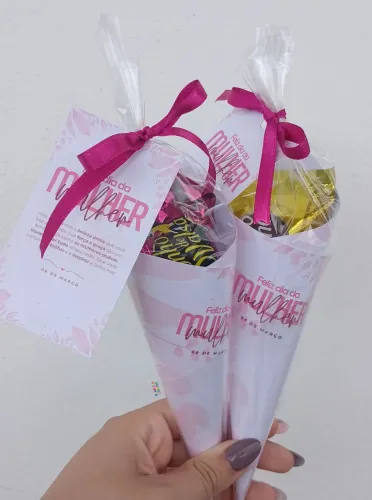 Cone personalizado dia da mulher + bombom!