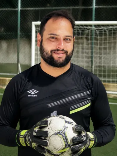 Goleiro de aluguel.