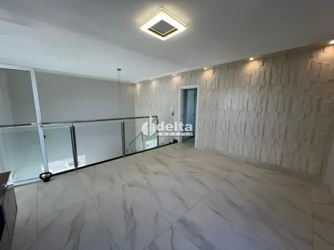 Cobertura disponível para locação e venda no bairro Copacabana em Uberlândia-MG