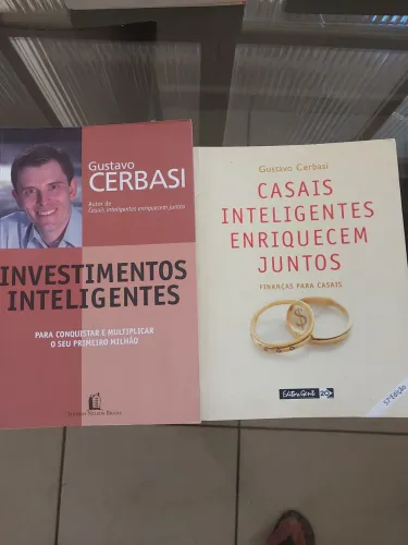 2 livros de Gustavo Cerbasi "Casais Inteligentes enriquecem juntos " e Investim Inteligent