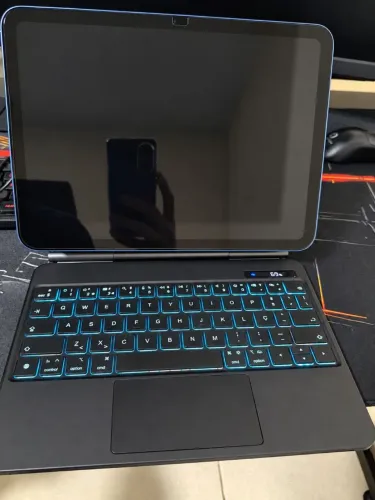 Ipad A16 128gb + Teclado mágico