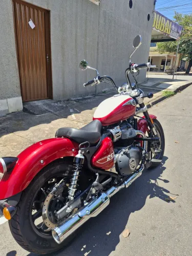 Royal Enfield Super Meteor 650 Celestial Red