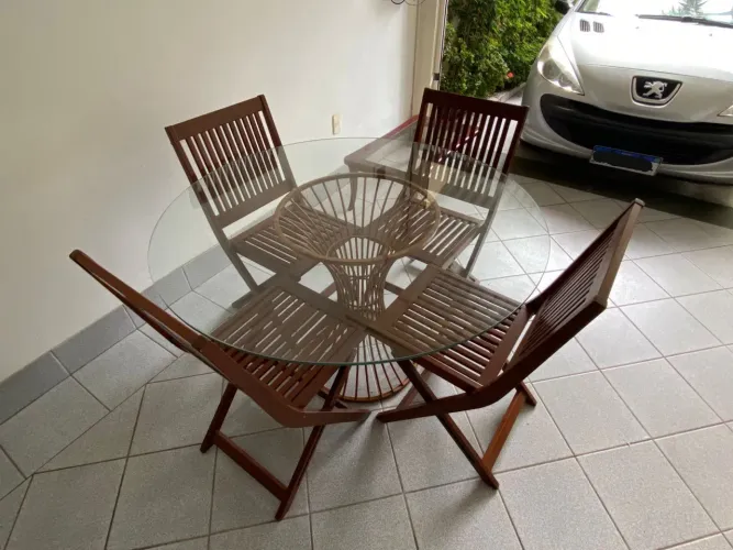 Conjunto de Mesa e Cadeiras em Madeira Jatobá