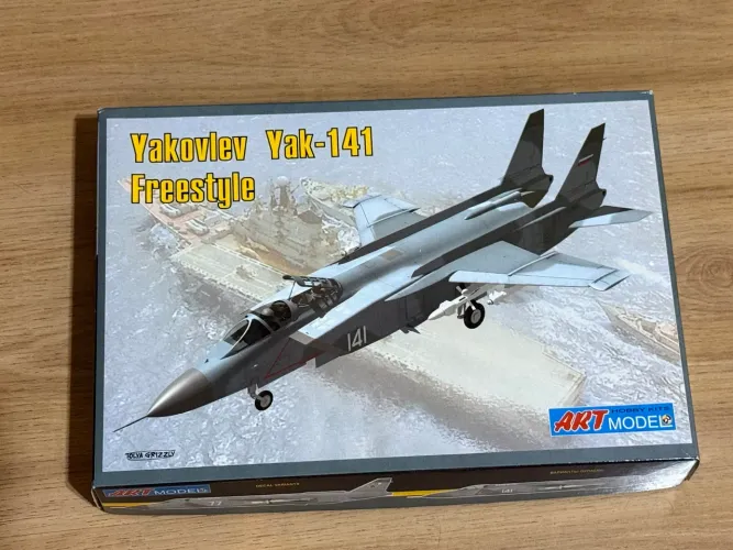 Yakovlev Yak-141 escala 1/72