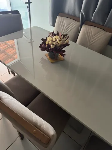 Vendo mesa de jantar tampo de vidro com 6 cadeiras 