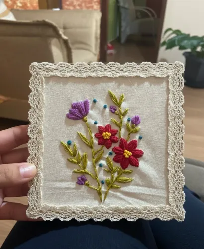 Quadro decorativo bordado a mão bastidor