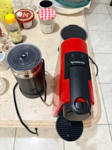 Cafeteira nespresso - essenza mini e aeroccino