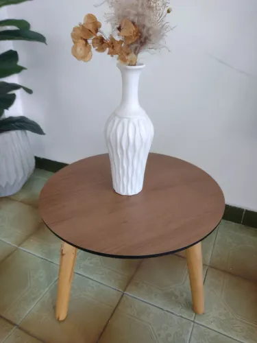 Mesinha de sala com vaso