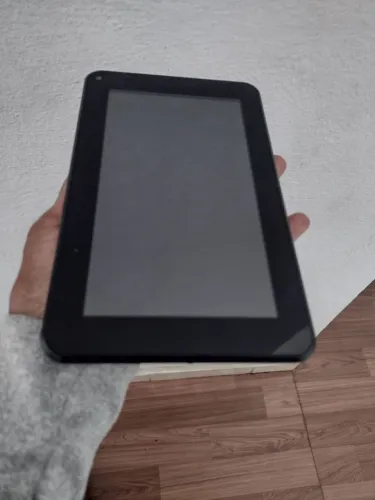 Vendo tablet Multilaser, 7 polegadas, 64GB. Pouco usado, sem nem um risco. 