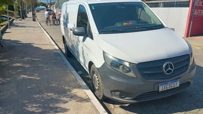 Mercedes-Benz Vito 111 CDI Furgão 1.6 TB Diesel 4P MEC 2016