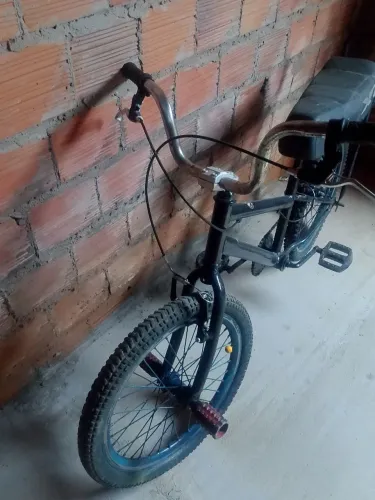 Vendo uma bicicleta ?