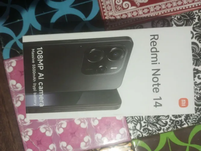 Redmi 14 4g com carregador e capa originais.