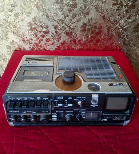 Rádio gravador de cassetes com televisão integrada JVC