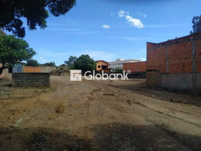 Galpão/Depósito/Armazém em Montes Claros, no bairro Major Prates, à venda.