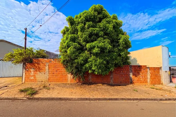 Terreno a venda no Jardim Residencial Flamboyant