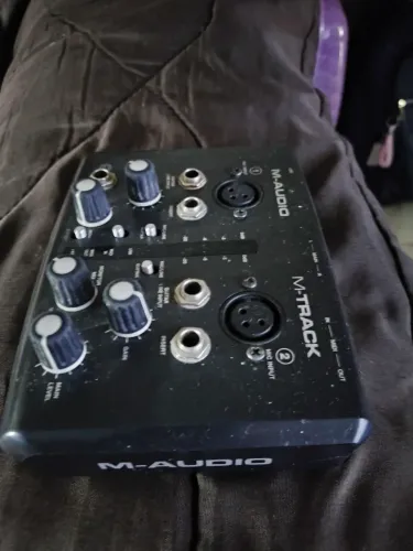 Interface de áudio M-audio