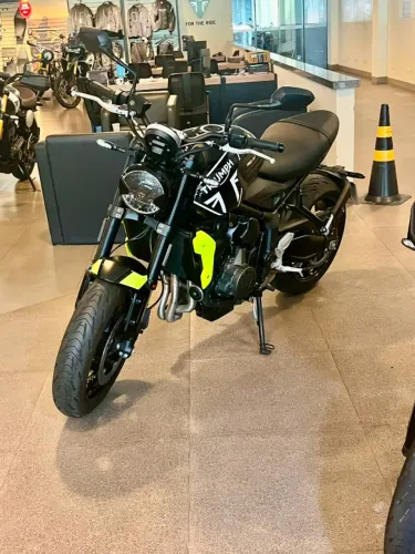 TRIUMPH TRIDENT 600 