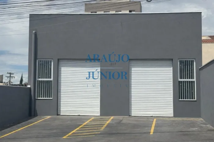 Salão para Locação no Centro de Americana-SP, sendo 2 Banheiros, 3 Vagas de Garagem e 147,