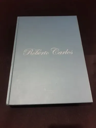 Livro Roberto Carlos Emoções Editora Toriba. Capa dura, quase 400 páginas. Linda impressão