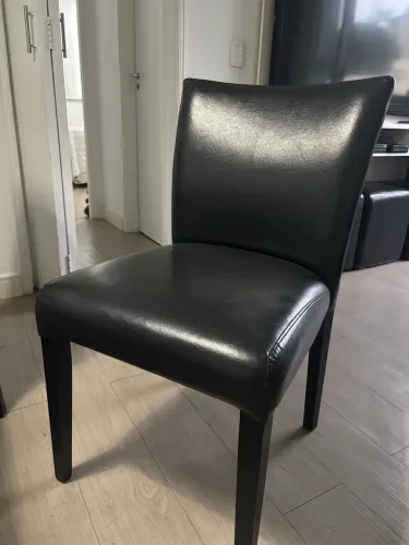 Conjunto de 4 cadeiras em corino preto