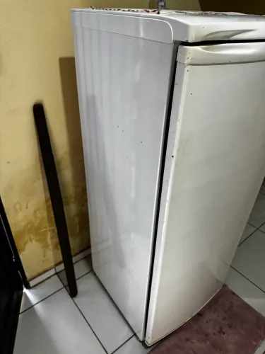 Geladeira funcionando perfeitamente, GELA MUITO