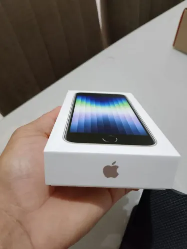 Vendo esse lindo iphone SE 3  geração 64g novo zero lacrado b 