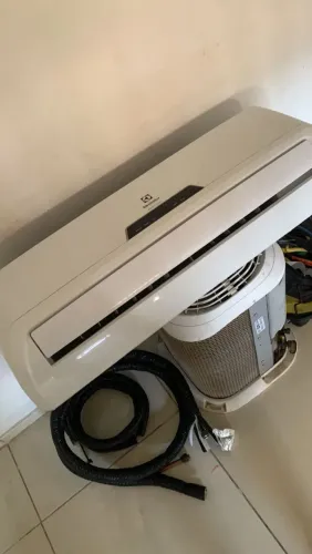 Ar condicionado de 12 mil bths semi novo