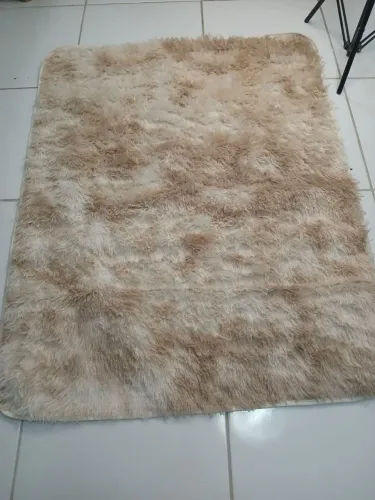 Tapete peludo novinho,1,50 por 1, 00 tenho duas unidades,facilito entrega, *48