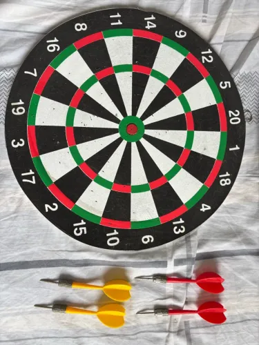 Kit Jogo de dardos 2 alvos em 1 com 4 dardos