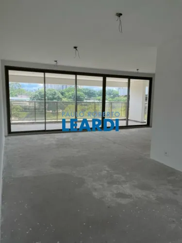 APARTAMENTO - MOEMA - SP