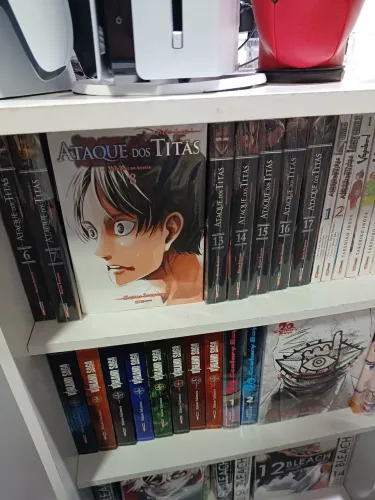 Mangá ataque dos titãs 2 em 1 completo (attack on titan) mais lost girls e box
