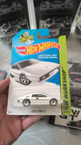 Miniatura Hot Wheels Lotus Esprit S1 - James Bond 007